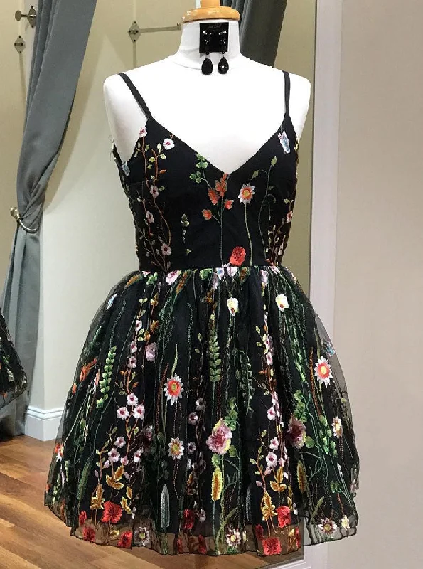 Prom DressSpaghetti-straps V-neck Black Floral Embroidery Short Homecoming Dress OM364